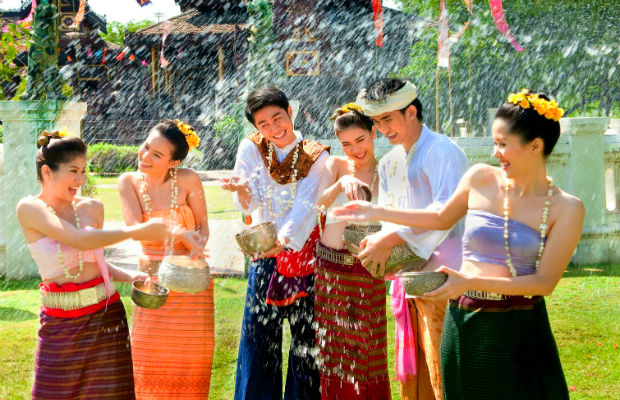 Không nên ăn mặc mát mẻ khi tham quan chùa ở Thái Lan