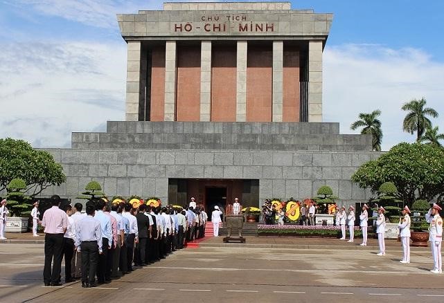 Lăng Chủ tịch Hồ Chí Minh - bạn nhất định nên ghé thăm một lần khi đến Hà Nội