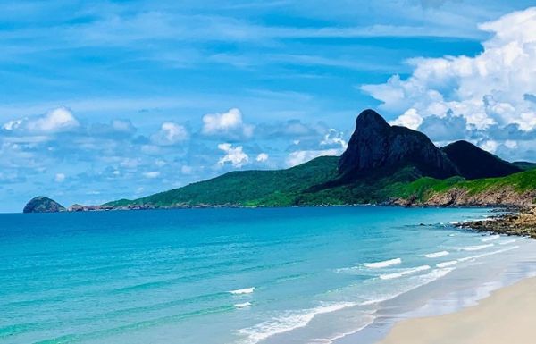 Côn Đảo mang nét đẹp bình dị với biển xanh, cát vàng