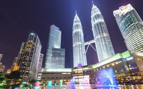 Tháp đôi Petronas - biểu tượng của đất nước Malaysia