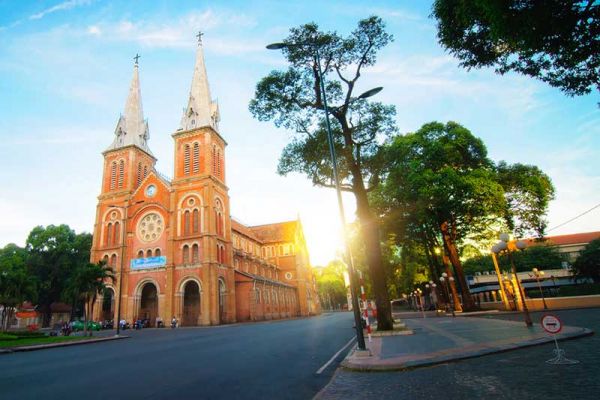 Nhà thờ chính tọa Đức Bà Sài Gòn