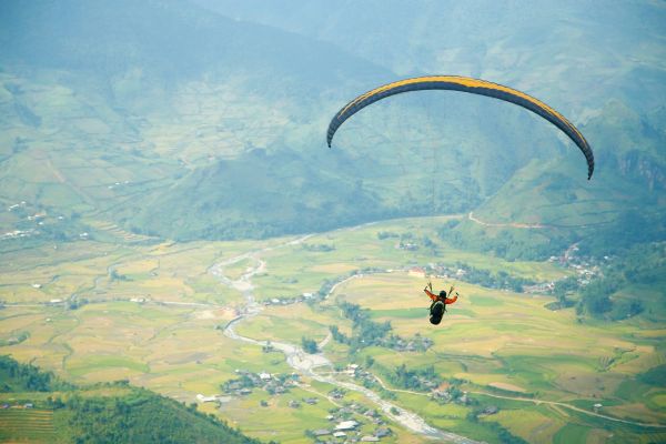 Trải nghiệm dù bay tại núi Lang Biang