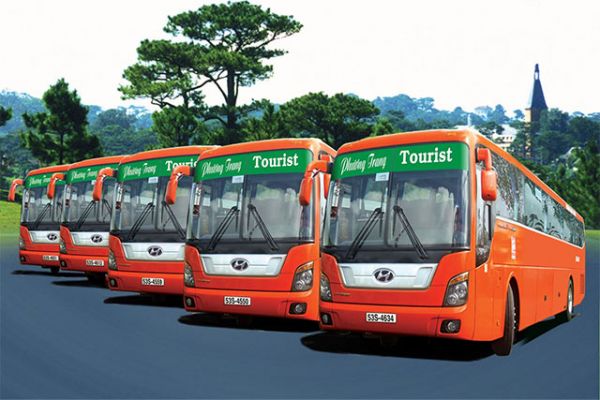 Xe khách là lựa chọn của nhiều du khách khi du lịch Nha Trang