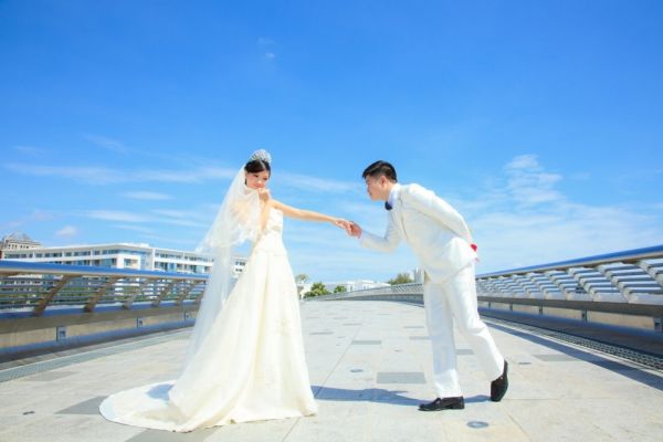 Cầu Ánh Sao là chụp ảnh cưới của nhiều cặp đôi Sài thành