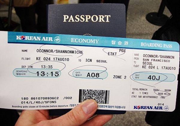 Lần đầu tiên đi máy bay ra nước ngoài phải chuẩn bị đầy đủ các loại giấy tờ