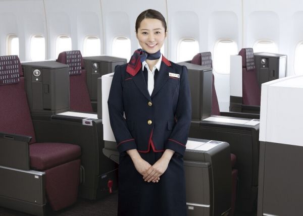 Đồng phục của tiếp viên hàng không Japan Airlines