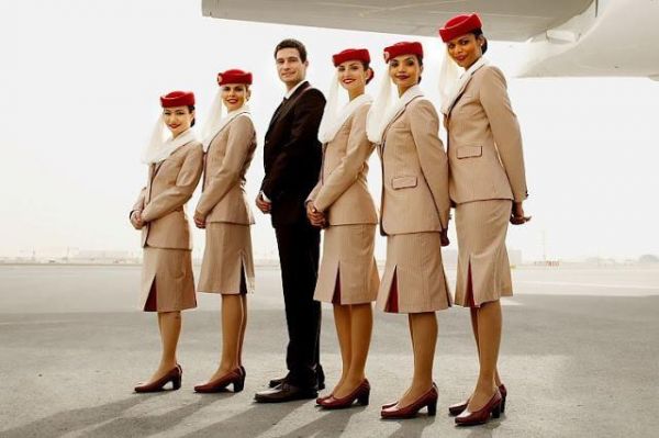 Đồng phục hãng Emirates mang đậm âm hưởng Trung Đông.