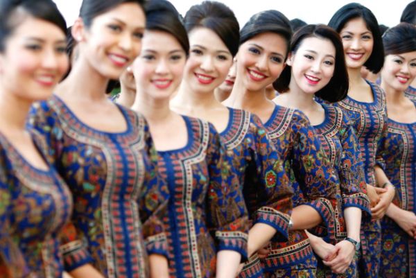 Bộ trang phục được lấy cảm hứng từ trang phục Sarong Kebaya truyền thống của Singapore