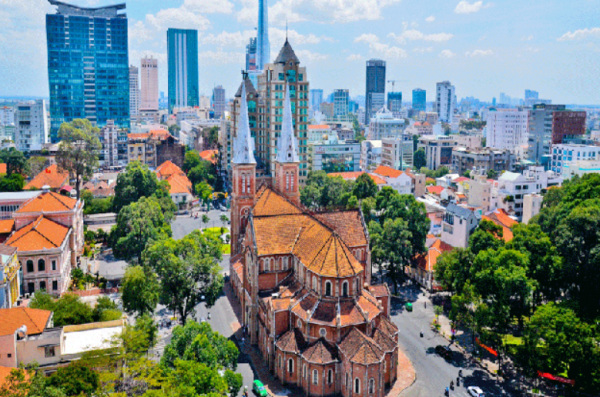 Đặt vé máy bay đi Sài Gòn khám phá nhà thờ Đức Bà