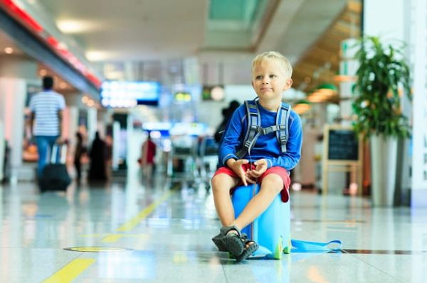 Dịch vụ trẻ em đi máy bay một mình