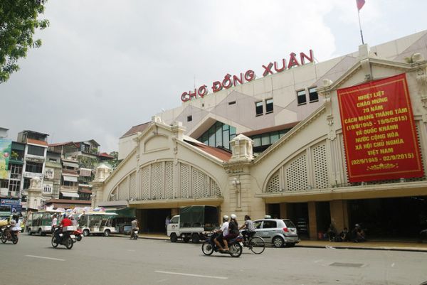 Đặt vé máy bay Điện Biên đi Hà Nội đừng quên ghé thăm chợ Đồng Xuân nhé!