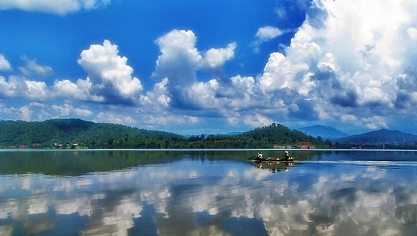 Vẻ đẹp nguyên sơ, yên bình của Hồ Lắk