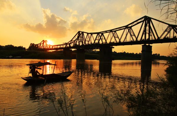 Cầu Long Biên - Địa điểm ngắm hoàng hôn đẹp nao lòng ở Hà Nội