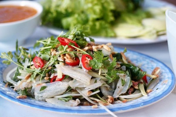 Đặc sản gỏi cá mai Phú Yên - đậm đà hương vị biển cả