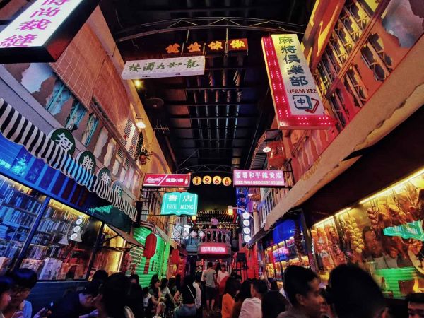 Hẻm bia: Lost in Hongkong - decor đẹp, đồ uống ngon