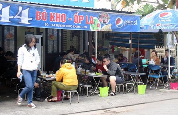 Đường Huỳnh Thúc Kháng - Nơi hội tụ những quán ăn ngon