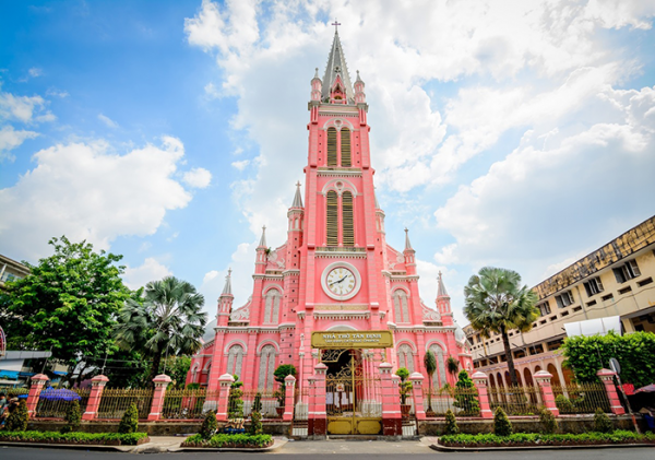 Nhà thờ Tân Định - Điểm check-in vạn người mê giữa lòng Sài Gòn