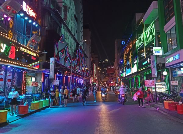 Phố Tây Bùi Viện - Con phố siêu hot ở Sài Thành