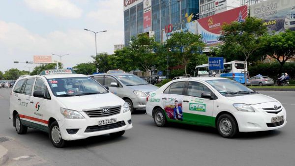 Taxi - một trong những phương tiện được du khách lựa chọn nhiều nhất khi du lịch Sài Gòn
