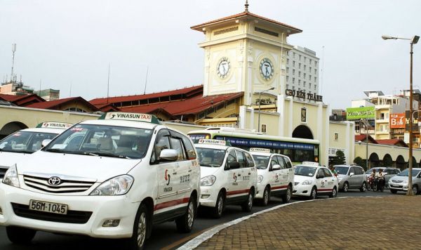 Taxi là một trong những phương tiện phổ biến khi du lịch Sài Gòn
