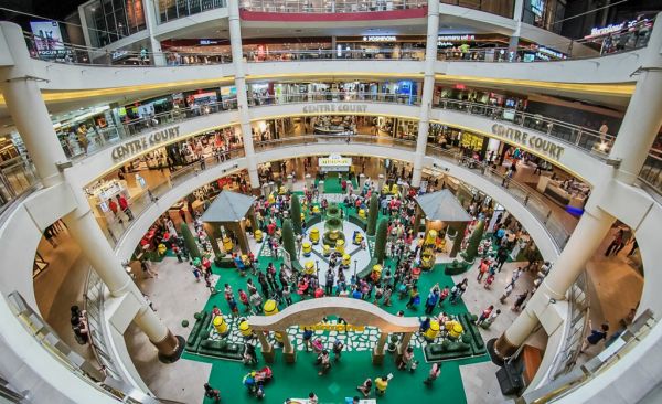 Tham quan, mua sắm ở khu trung tâm thương mại sầm uất khi du lịch Malaysia