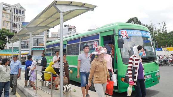 Xe buýt - phương tiện di chuyển công cộng giúp bạn tiết kiệm chi phí đi lại