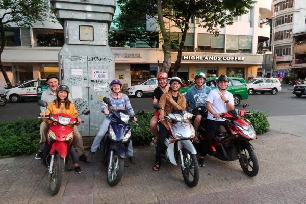 Tự do trải nghiệm khám phá Sài Gòn bằng xe máy