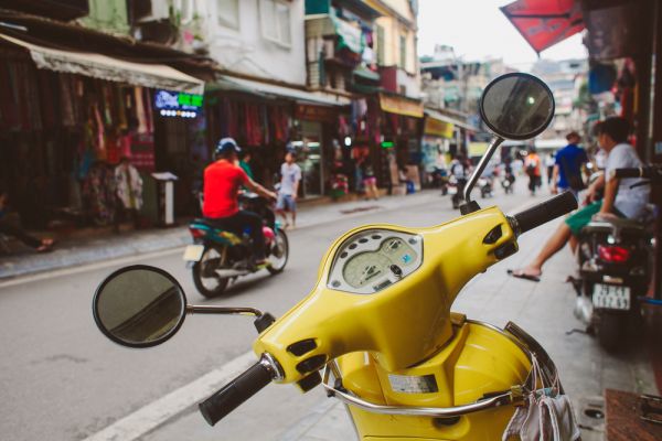 Vi vu Hà Nội bằng xe máy