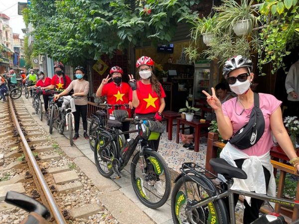 Trải nghiệm sự khác biệt khi khám phá Hà Nội bằng xe đạp