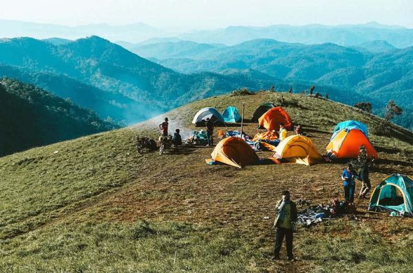 Cắm trại giữa núi rừng hùng vĩ