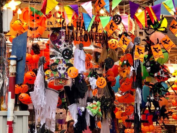 Phố Hàng Mã - Nơi mua sắm, check-in trong mùa lễ Halloween ở Hà Nội