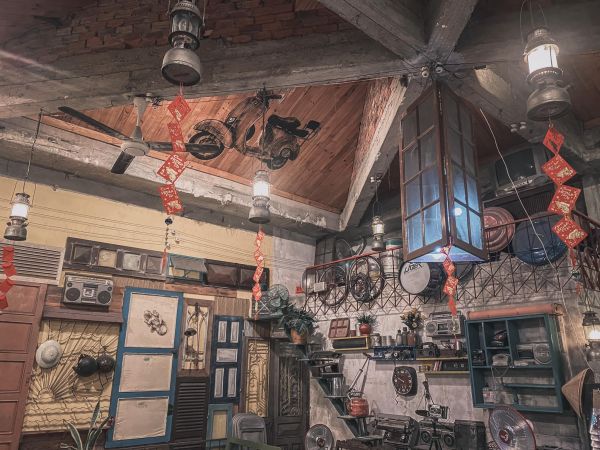 Quay về tuổi thơ "thời bao cấp" với những quán cafe đậm chất vintage ở Đà Nẵng
