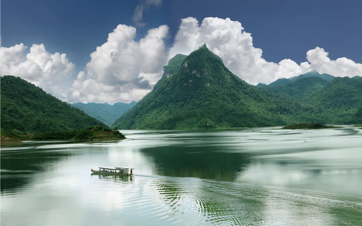 Hồ Pá Khoáng - viên ngọc xanh của núi rừng Tây Bắc