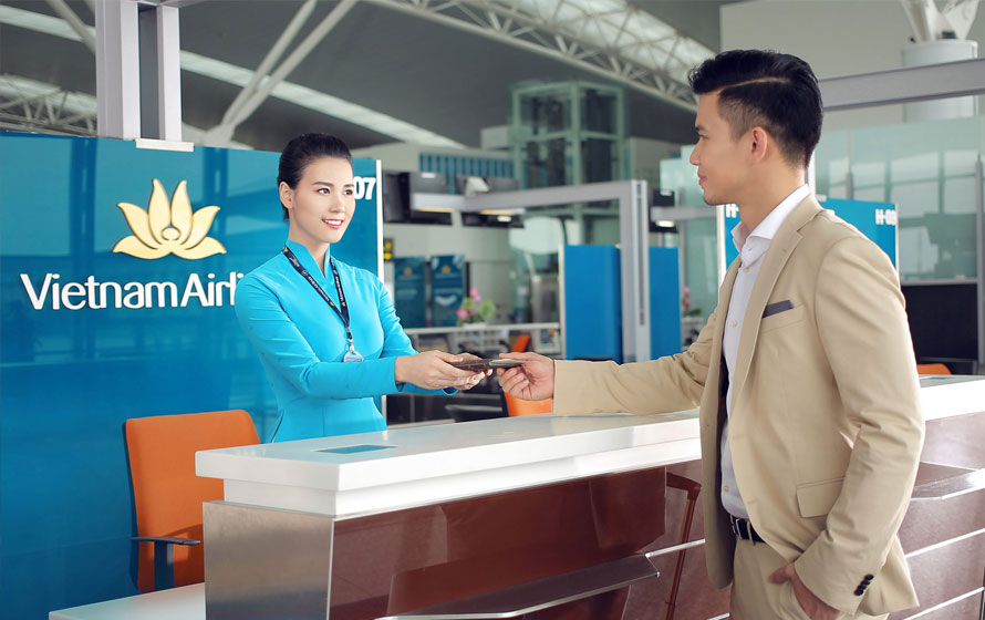 làm thủ tục đi máy bay Vietnam Airlines 